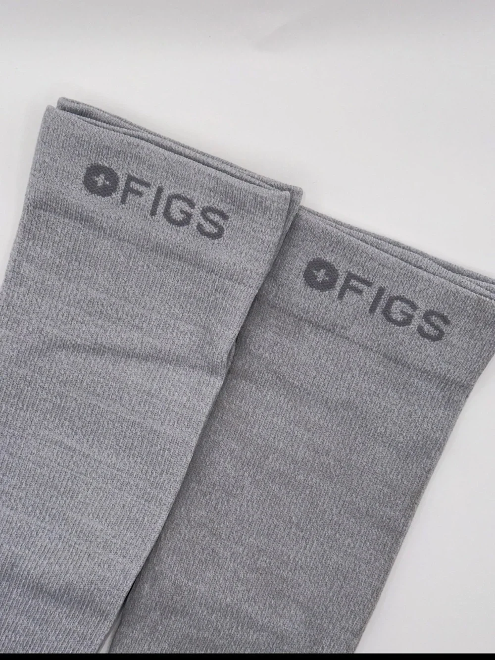 FIGS Men's Light Gray Knee-High Compression Socks